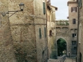 Via-Bonaccia-e-sullo-sfondo-Porta-Santa-Margherita